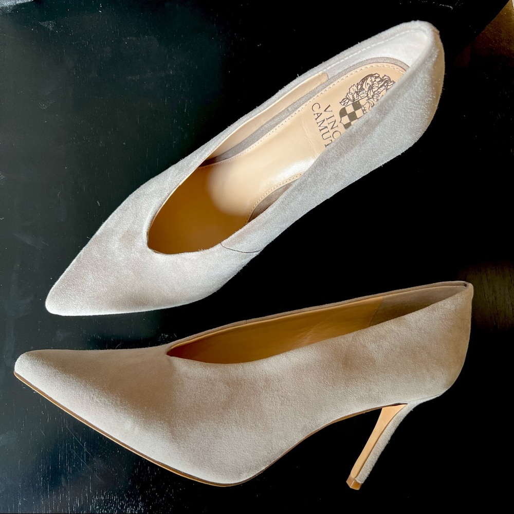 NWOT Vince Camuto Nude Suede Ankia Pumps